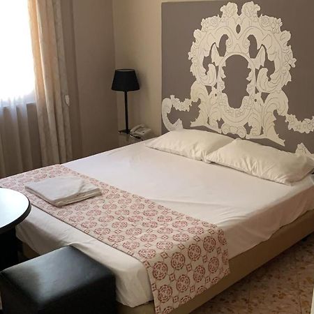 Due Cani Apartment Palermo Exteriör bild